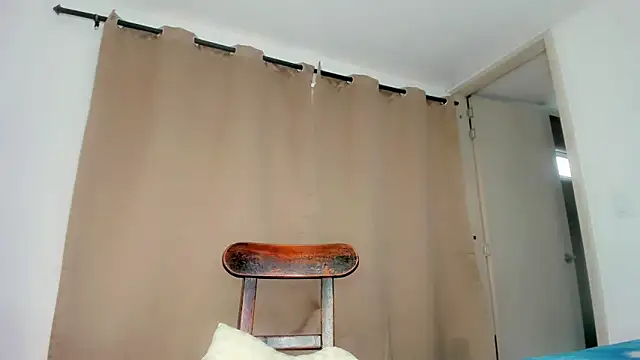 Genesis Sandoval online show from December 19, 2024, 4:46 pm