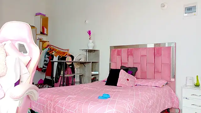 the queen aleja online show from March 28, 2026, 12:49 pm