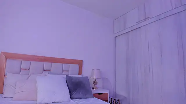 mia hank online show from May 15, 2026, 11:39 am