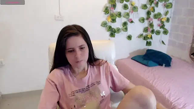 tania sweet   online show from November 9, 2025, 3:43 pm