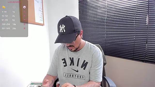 DaviidEvans  online show from December 2, 2024, 5:26 pm