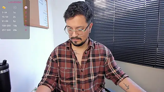 DaviidEvans  online show from December 19, 2024, 8:13 pm