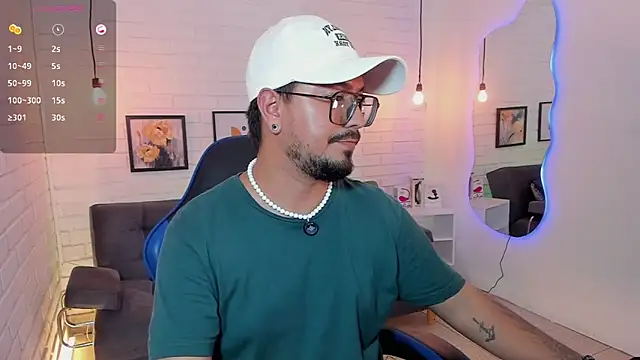 DaviidEvans  online show from September 14, 2025, 2:11 am