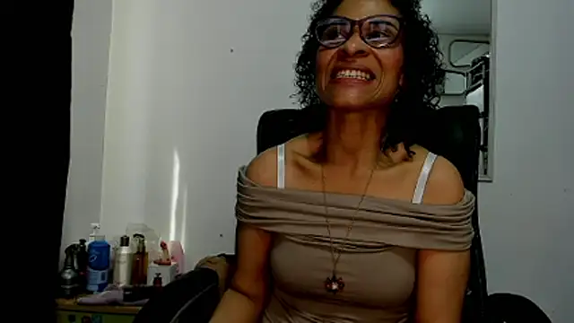Snapshot of Aries_Mature chatting on April 21, 2026, 2:23 pm Aries Mature online show from April 21, 2026, 2:23 pm