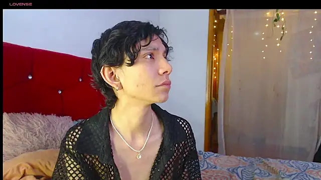 LAICK 01 online show from April 25, 2026, 5:43 am