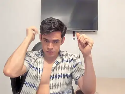 Lucian Gomez  online show from October 17, 2025, 9:17 pm
