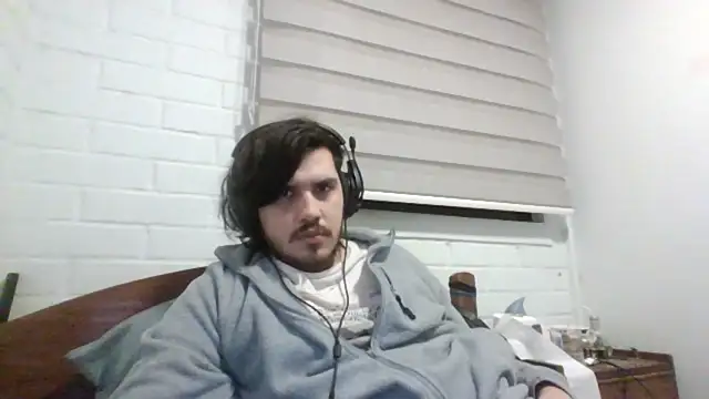 Snapshot of hung_weeb chatting on August 5, 2026, 1:19 am hung weeb online show from August 5, 2026, 1:19 am