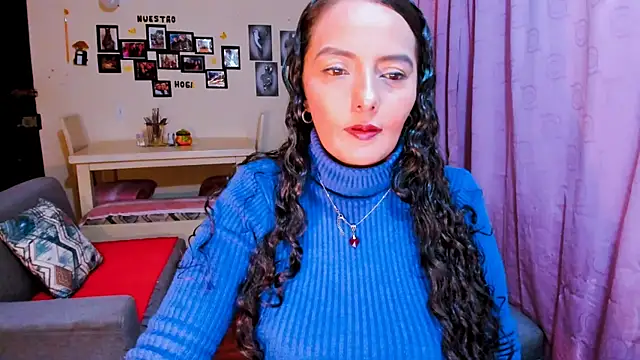 Snapshot of emma_luxy chatting on March 31, 2026, 11:49 pm emma luxy online show from March 31, 2026, 11:49 pm