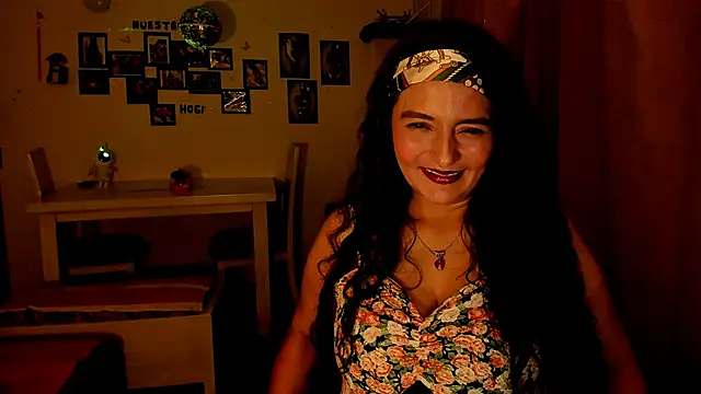 Snapshot of emma_luxy chatting on April 4, 2026, 4:00 am emma luxy online show from April 4, 2026, 4:00 am