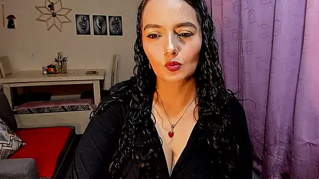 Snapshot of emma_luxy chatting on April 12, 2026, 12:15 am emma luxy online show from April 12, 2026, 12:15 am