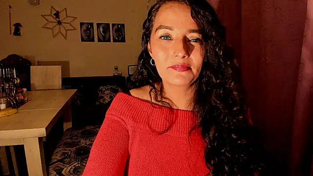 Snapshot of emma_luxy chatting on April 18, 2026, 7:34 am emma luxy online show from April 18, 2026, 7:34 am