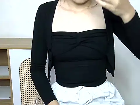 Snapshot of EmmySweet- chatting on December 19, 2025, 7:04 am EmmySweet- online show from December 19, 2025, 7:04 am