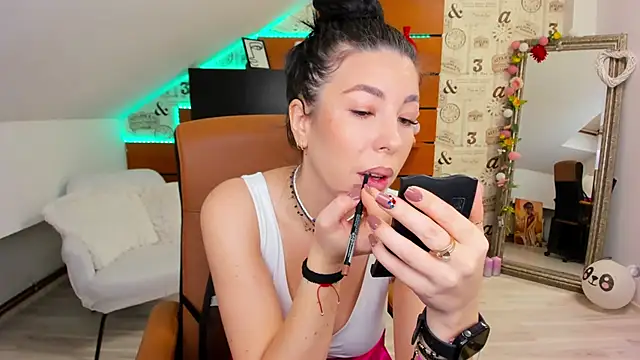 EmillyTaylor online show from November 11, 2025, 4:45 am