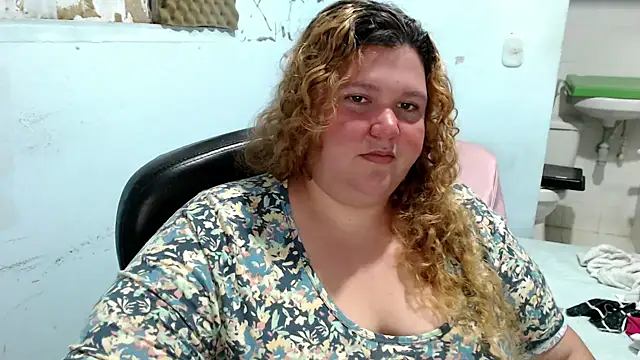 Snapshot of squirt322bbw chatting on June 18, 2026, 6:34 pm squirt322bbw online show from June 18, 2026, 6:34 pm