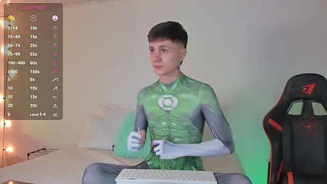 Snapshot of DustinLevine chatting on February 4, 2025, 2:39 am DustinLevine online show from February 4, 2025, 2:39 am