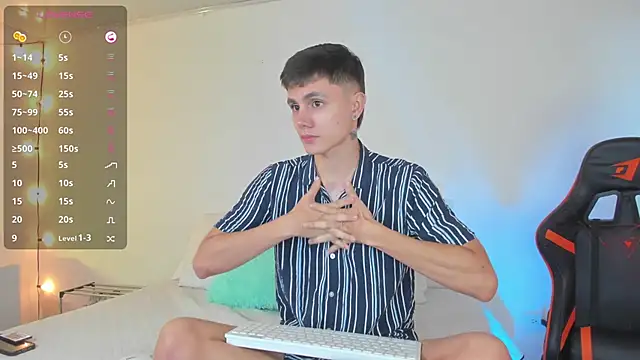 Snapshot of DustinLevine chatting on February 12, 2025, 12:33 pm DustinLevine online show from February 12, 2025, 12:33 pm