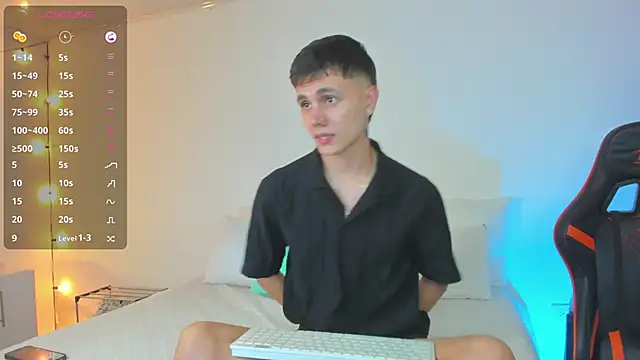 Snapshot of DustinLevine chatting on February 26, 2025, 11:48 pm DustinLevine online show from February 26, 2025, 11:48 pm