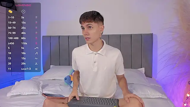 Snapshot of DustinLevine chatting on February 4, 2026, 12:22 pm DustinLevine online show from February 4, 2026, 12:22 pm