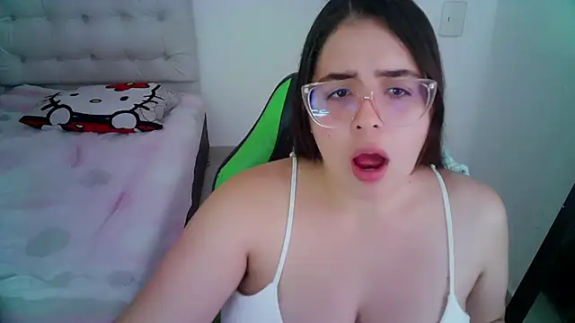 Snapshot of _alicia_z chatting on December 11, 2024, 12:44 am alicia z online show from December 11, 2024, 12:44 am