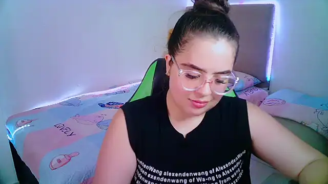 Snapshot of _alicia_z chatting on February 3, 2025, 6:28 pm alicia z online show from February 3, 2025, 6:28 pm