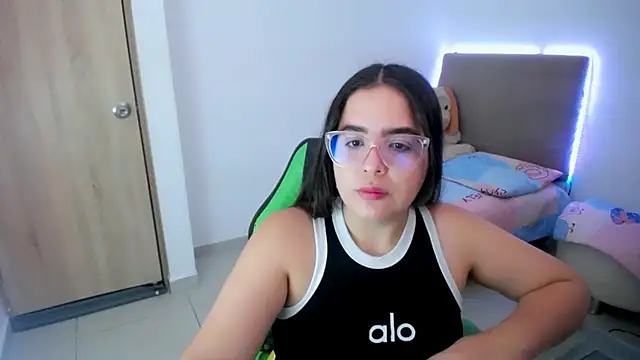 Snapshot of _alicia_z chatting on March 17, 2025, 6:00 pm alicia z online show from March 17, 2025, 6:00 pm