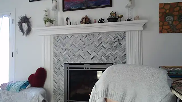 AuroraWillows online show from March 16, 2026, 1:59 pm