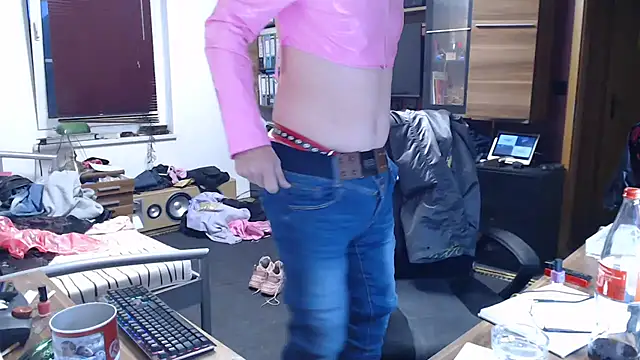 Snapshot of Fem-Boy40 chatting on May 31, 2026, 7:37 pm Fem-Boy40 online show from May 31, 2026, 7:37 pm