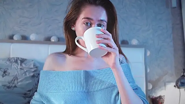 Snapshot of millllina chatting on October 7, 2025, 12:13 pm millllina online show from October 7, 2025, 12:13 pm