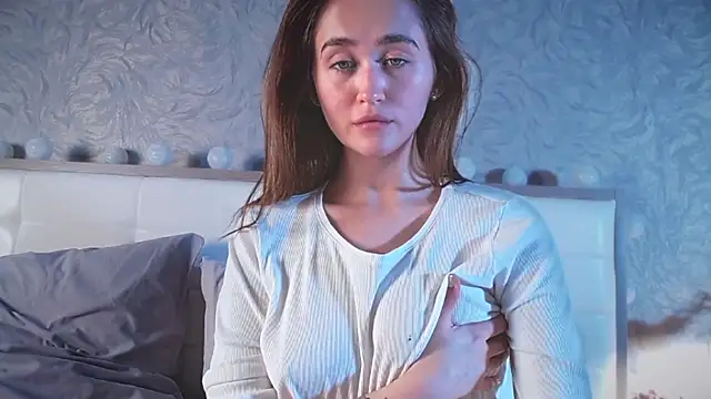 Snapshot of millllina chatting on October 9, 2025, 3:43 pm millllina online show from October 9, 2025, 3:43 pm