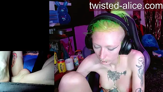 alicewonder09 online show from April 18, 2026, 7:23 am