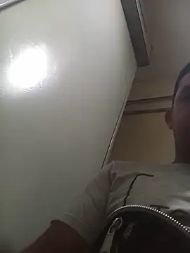 Snapshot of El-reyleon chatting on June 29, 2026, 10:37 am El-reyleon online show from June 29, 2026, 10:37 am