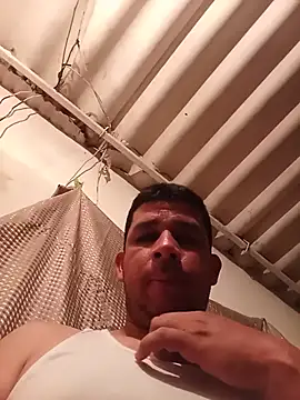 Snapshot of El-reyleon chatting on July 3, 2026, 12:17 am El-reyleon online show from July 3, 2026, 12:17 am