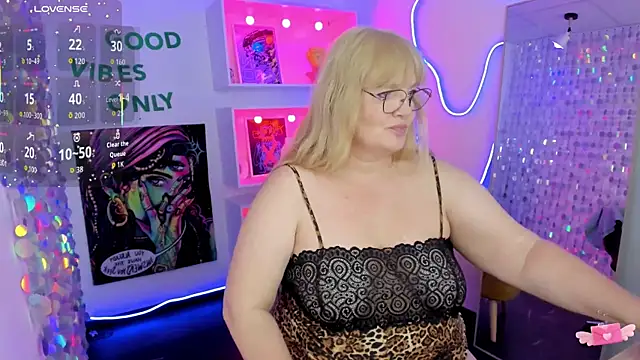 Snapshot of NicoleKind chatting on July 15, 2026, 5:23 am NicoleKind online show from July 15, 2026, 5:23 am