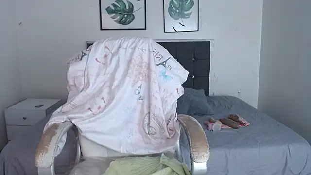 selena yourmilf online show from February 5, 2026, 5:17 pm