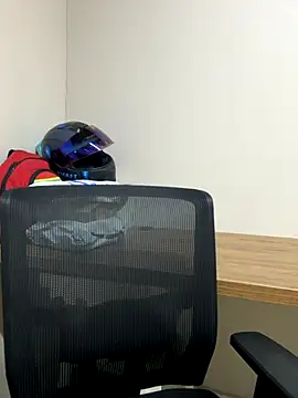 Sara Boom online show from October 8, 2025, 2:14 pm