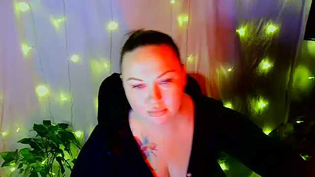 Victoria Marks online show from December 2, 2025, 6:19 am