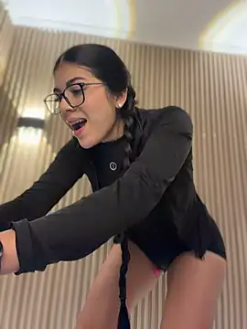 Sarasanders 4 online show from January 10, 2026, 4:58 am