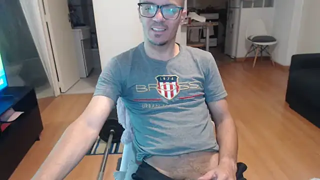 guachin hunk online show from June 4, 2026, 3:23 am