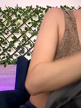 LadyChantale online show from December 23, 2025, 8:23 am