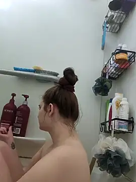 Snapshot of Snowbunnycake_131 chatting on September 19, 2025, 6:04 am Snowbunnycake 131 online show from September 19, 2025, 6:04 am