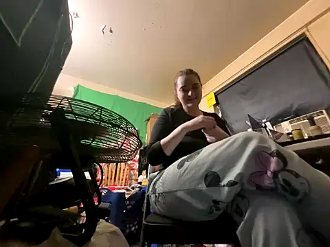 Snowbunnycake 131 online show from December 15, 2025, 2:16 am