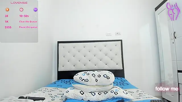 CuteLatinaxx online show from October 17, 2025, 3:25 pm