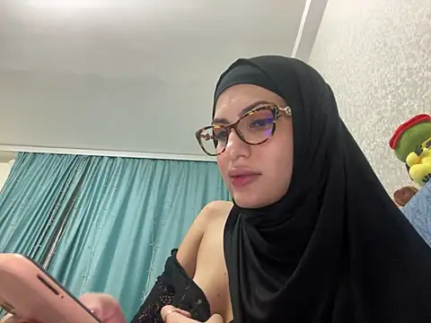 Snapshot of GumusGuray chatting on December 20, 2024, 2:08 am GumusGuray online show from December 20, 2024, 2:08 am