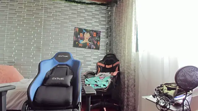 Ginger Sweetty online show from April 12, 2026, 4:45 pm