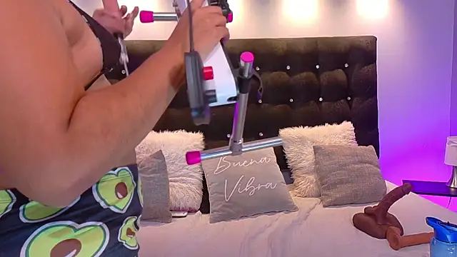 ValenScott1 online show from February 13, 2025, 5:01 pm