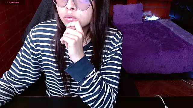 MidoriQuiinn online show from July 15, 2026, 5:29 pm