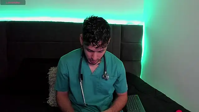 alejandro  2 online show from October 17, 2025, 4:09 pm