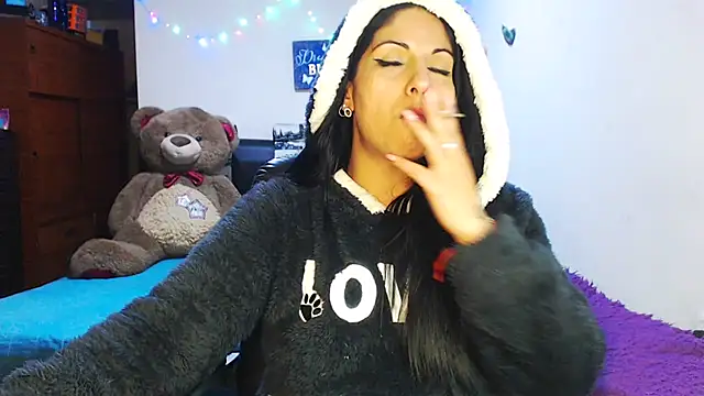 sahtlove1 online show from November 25, 2025, 2:22 am