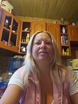 Snapshot of Arina_smiles chatting on July 4, 2026, 2:12 pm Arina smiles online show from July 4, 2026, 2:12 pm