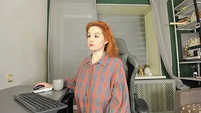 Snapshot of -Aariella- chatting on June 9, 2026, 9:37 pm -Aariella- online show from June 9, 2026, 9:37 pm